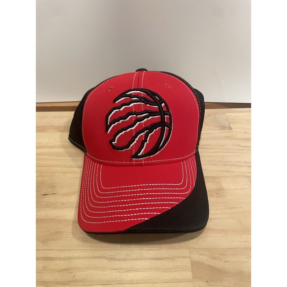 Brand New Reebok Toronto Raptors Strapback Black Hat Curved Brim